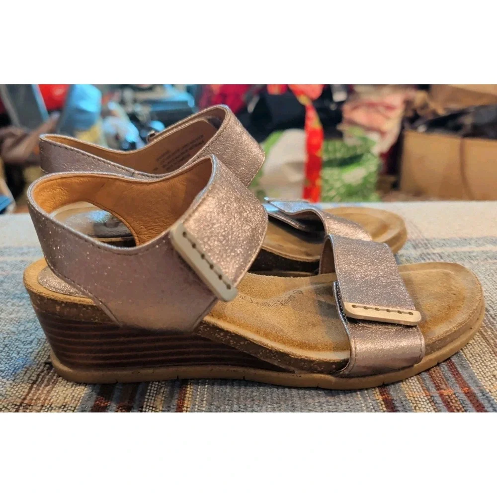 Sofft Verdi Wedge Heel Sandals In Gold (Rose) Metallic w Adjustable Straps 7M